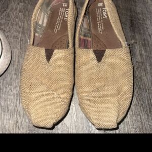 Toms